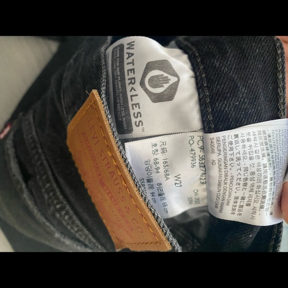 Levis Premium Black Denim Shorts - Picture 8 of 10